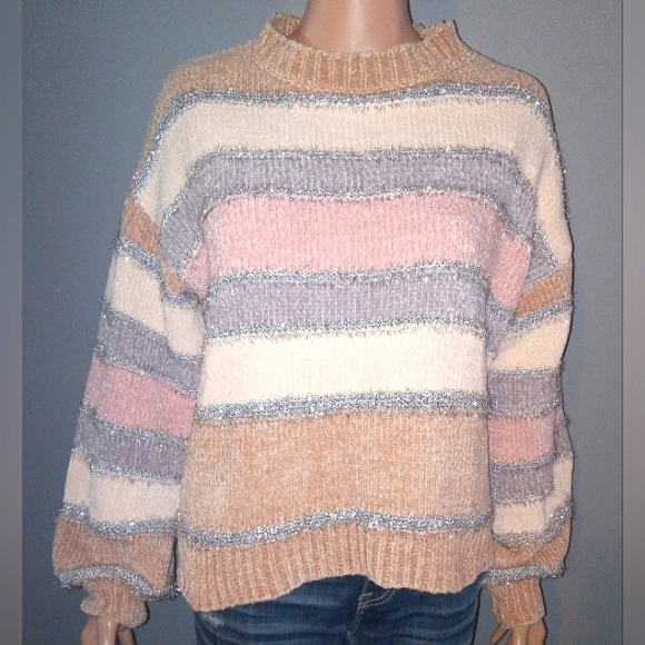 Forever 21 Sweaters - 💥3 for $30💥NWT! Forever 21 tinsel striped sweater. Size S